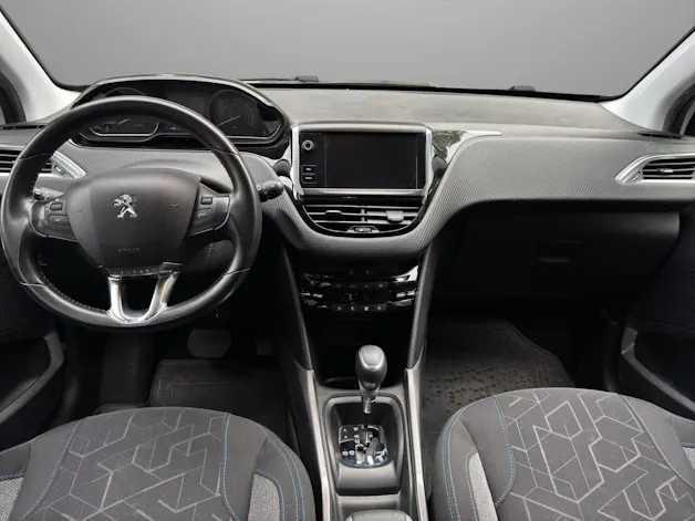 PEUGEOT 2008 1.2 PureTech Style EAT6 *Apple CarPlay*Sitzheizung uvm*