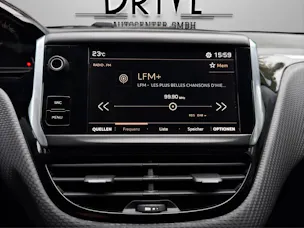 PEUGEOT 2008 1.2 PureTech Style EAT6 *Apple CarPlay*Sitzheizung uvm*