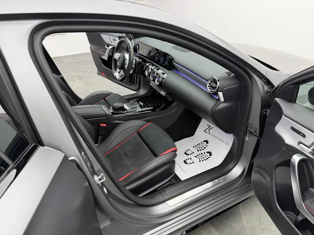 MERCEDES-BENZ A 35 AMG 4Matic Mountain Grey Magno Speedshift / 360° Kamera / Panoramadach / Burmester Sound / Keyless Go / AMG Sportsitze /