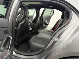 MERCEDES-BENZ A 35 AMG 4Matic Mountain Grey Magno Speedshift / 360° Kamera / Panoramadach / Burmester Sound / Keyless Go / AMG Sportsitze /