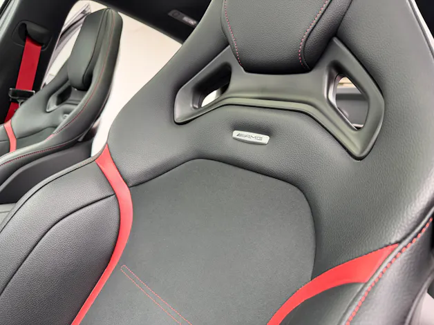 MERCEDES-BENZ A 35 AMG 4Matic Mountain Grey Magno Speedshift / 360° Kamera / Panoramadach / Burmester Sound / Keyless Go / AMG Sportsitze /