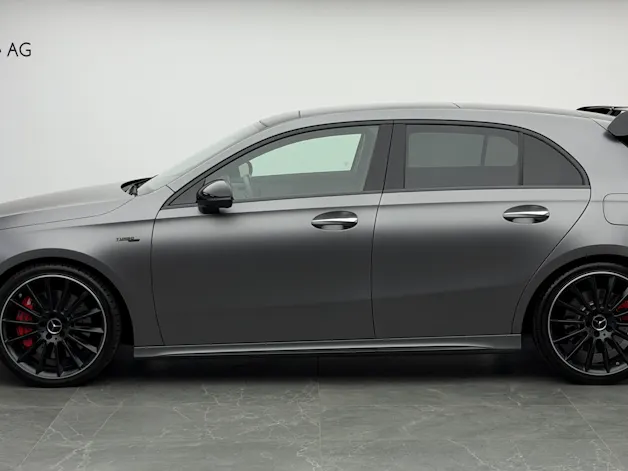 MERCEDES-BENZ A 35 AMG 4Matic Mountain Grey Magno Speedshift / 360° Kamera / Panoramadach / Burmester Sound / Keyless Go / AMG Sportsitze /