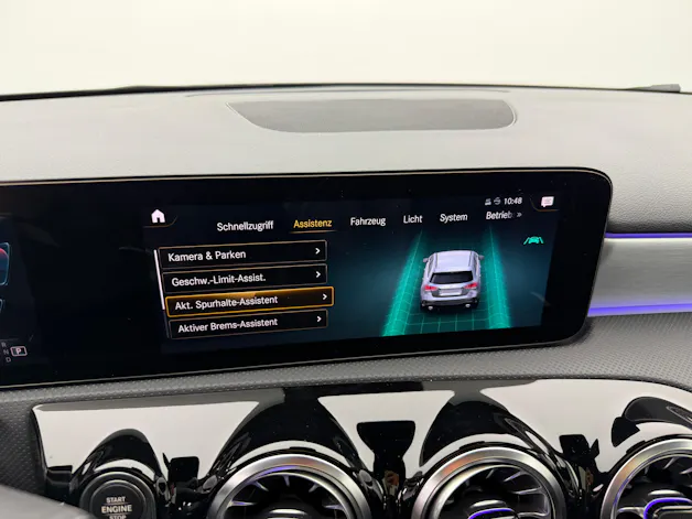 MERCEDES-BENZ A 35 AMG 4Matic Mountain Grey Magno Speedshift / 360° Kamera / Panoramadach / Burmester Sound / Keyless Go / AMG Sportsitze /