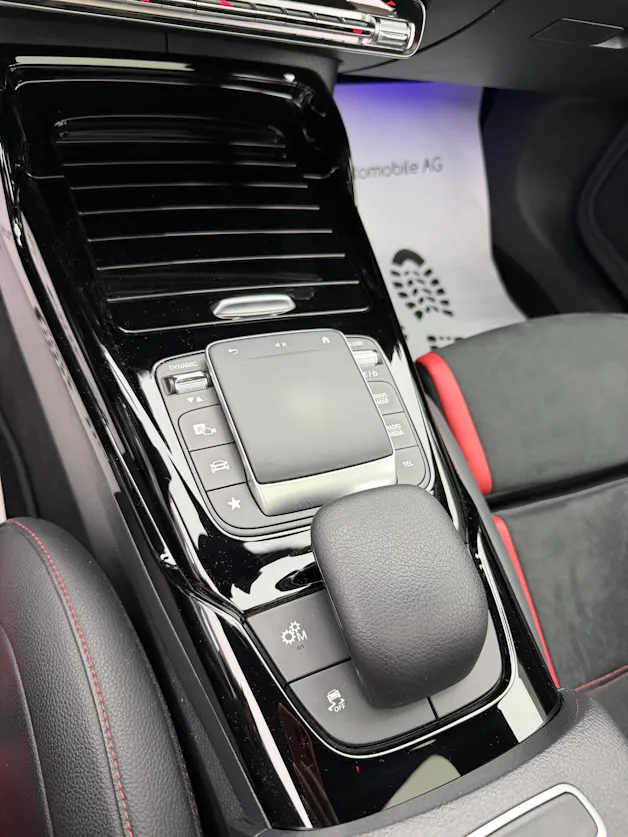 MERCEDES-BENZ A 35 AMG 4Matic Mountain Grey Magno Speedshift / 360° Kamera / Panoramadach / Burmester Sound / Keyless Go / AMG Sportsitze /