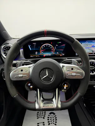MERCEDES-BENZ A 35 AMG 4Matic Mountain Grey Magno Speedshift / 360° Kamera / Panoramadach / Burmester Sound / Keyless Go / AMG Sportsitze /