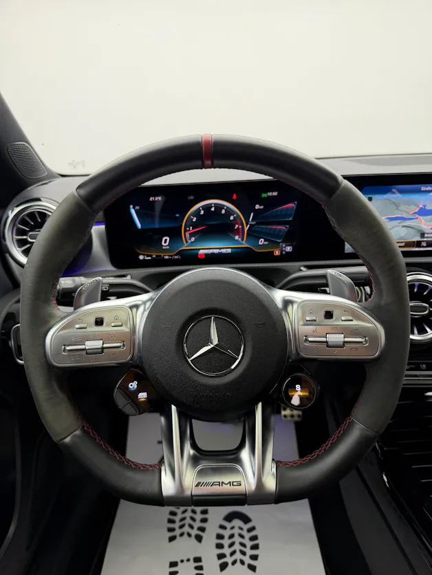 MERCEDES-BENZ A 35 AMG 4Matic Mountain Grey Magno Speedshift / 360° Kamera / Panoramadach / Burmester Sound / Keyless Go / AMG Sportsitze /