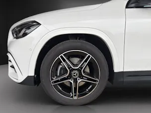 MERCEDES-BENZ GLA 200 Night Star 7G-D