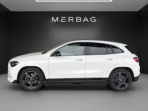 MERCEDES-BENZ GLA 200 Night Star 7G-D
