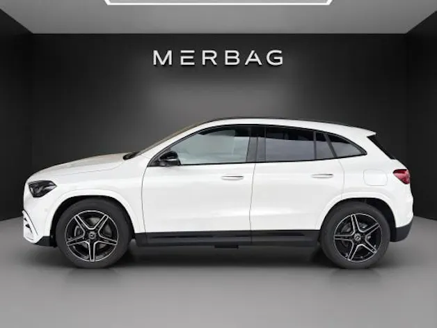 MERCEDES-BENZ GLA 200 Night Star 7G-D