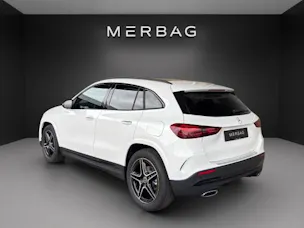 MERCEDES-BENZ GLA 200 Night Star 7G-D