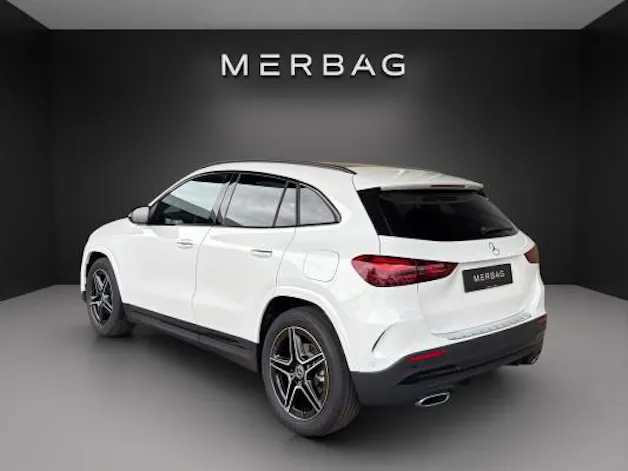 MERCEDES-BENZ GLA 200 Night Star 7G-D