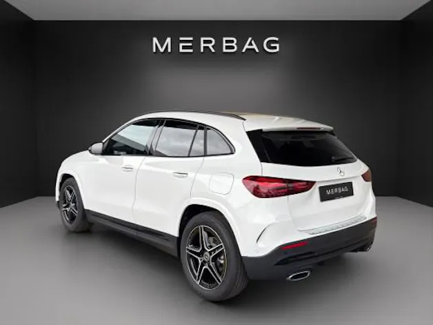 MERCEDES-BENZ GLA 200 Night Star 7G-D