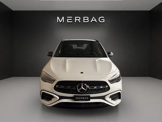 MERCEDES-BENZ GLA 200 Night Star 7G-D