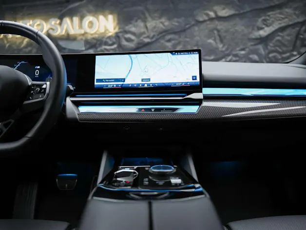 BMW 520i M Sport Steptronic *Werksgarantie*21" Felgen*ICONIC GLOW*