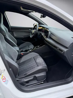 VW Golf 2.0 TDI R-Line DSG 4Motion * 150 PS * R Sport Line * Black Style Paket * Perlmutteffekt-Lackierung *