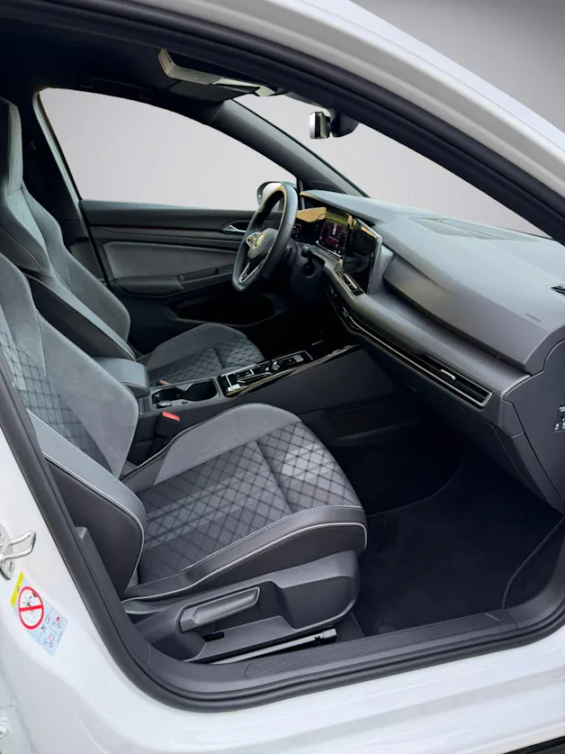 VW Golf 2.0 TDI R-Line DSG 4Motion * 150 PS * R Sport Line * Black Style Paket * Perlmutteffekt-Lackierung *