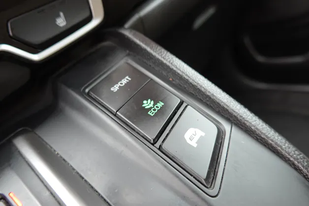 HONDA CR-V 2.0i MMD Hybrid Executive 4WD "* CH Auto * Tempomat * Camera recul * Sièges Electriques/mémoire * Toit Ouvrant * GPS *"