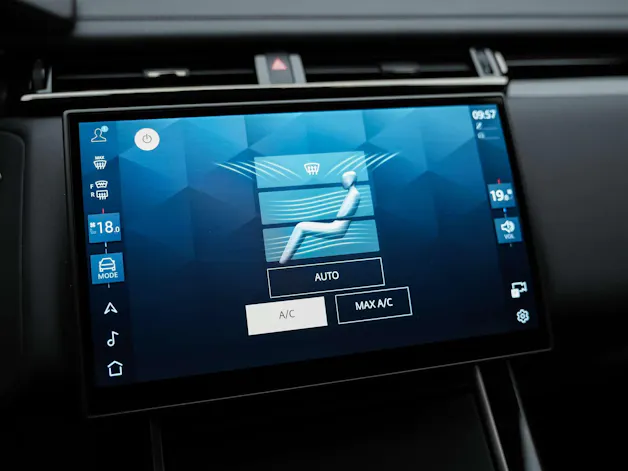 Land Rover Range Rover Velar Dynamic SE D 300 I6 MHEV Automatic *Facelift*Panorama*Werksgarantie*