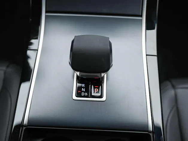 Land Rover Range Rover Velar Dynamic SE D 300 I6 MHEV Automatic *Facelift*Panorama*Werksgarantie*