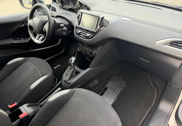 PEUGEOT 208 1.2 VTI Style