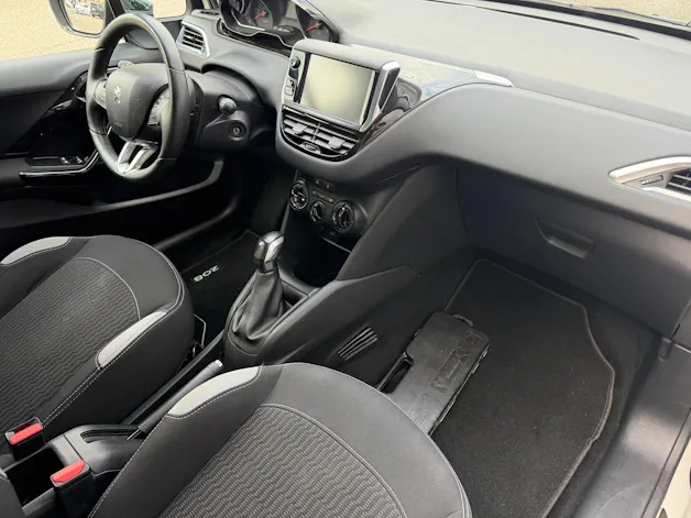 PEUGEOT 208 1.2 VTI Style