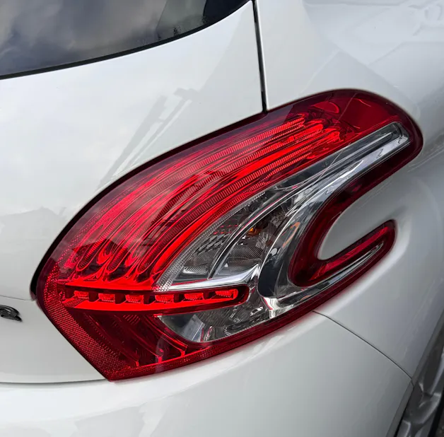 PEUGEOT 208 1.2 VTI Style