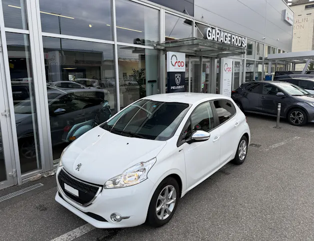 PEUGEOT 208 1.2 VTI Style