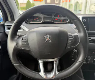PEUGEOT 208 1.2 VTI Style