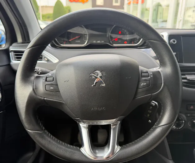 PEUGEOT 208 1.2 VTI Style