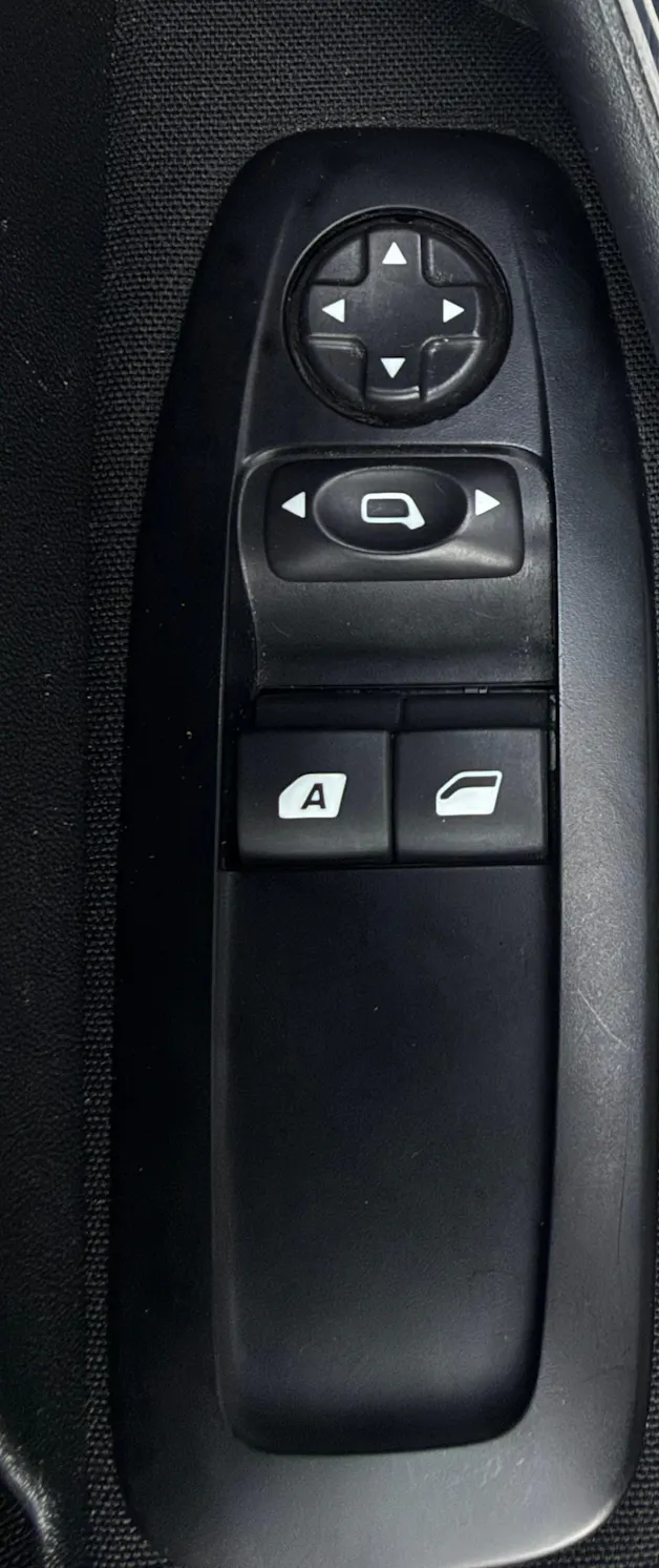 PEUGEOT 208 1.2 VTI Style
