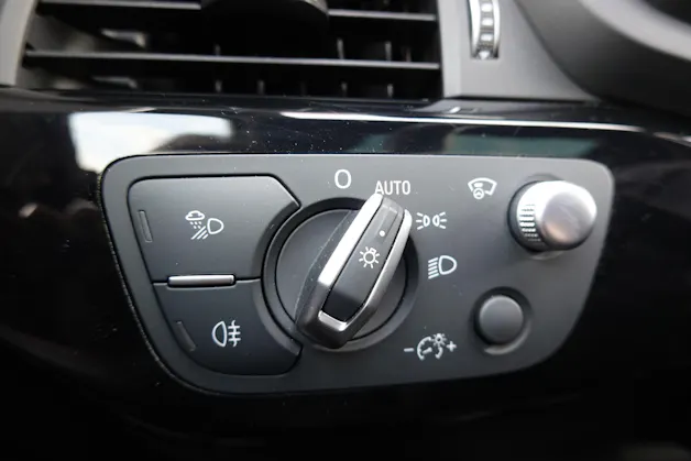 AUDI A4 Avant 40 TDI Sport quattro "* CH Auto * Service Audi * Toit Ouvrant * Head-Up Display * Attelage * Cuir * Son Bang&Olufsen *"