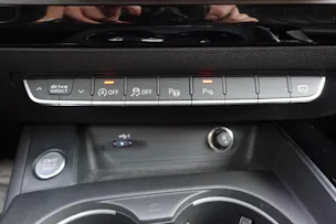 AUDI A4 Avant 40 TDI Sport quattro "* CH Auto * Service Audi * Toit Ouvrant * Head-Up Display * Attelage * Cuir * Son Bang&Olufsen *"