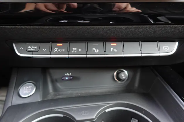 AUDI A4 Avant 40 TDI Sport quattro "* CH Auto * Service Audi * Toit Ouvrant * Head-Up Display * Attelage * Cuir * Son Bang&Olufsen *"