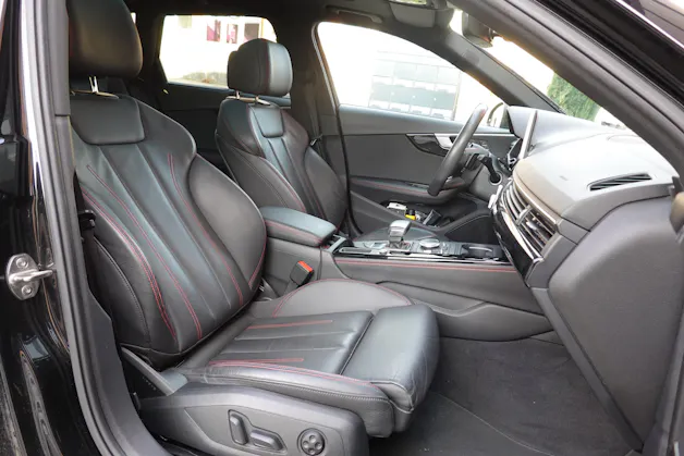 AUDI A4 Avant 40 TDI Sport quattro "* CH Auto * Service Audi * Toit Ouvrant * Head-Up Display * Attelage * Cuir * Son Bang&Olufsen *"