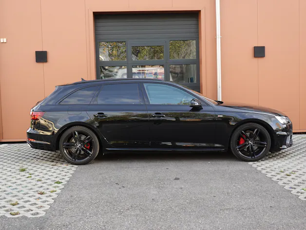 AUDI A4 Avant 40 TDI Sport quattro "* CH Auto * Service Audi * Toit Ouvrant * Head-Up Display * Attelage * Cuir * Son Bang&Olufsen *"