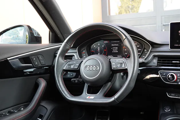 AUDI A4 Avant 40 TDI Sport quattro "* CH Auto * Service Audi * Toit Ouvrant * Head-Up Display * Attelage * Cuir * Son Bang&Olufsen *"