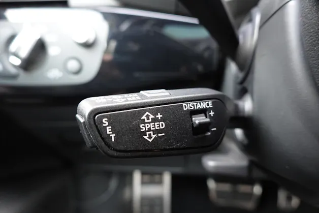 AUDI A4 Avant 40 TDI Sport quattro "* CH Auto * Service Audi * Toit Ouvrant * Head-Up Display * Attelage * Cuir * Son Bang&Olufsen *"
