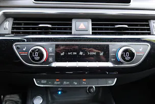 AUDI A4 Avant 40 TDI Sport quattro "* CH Auto * Service Audi * Toit Ouvrant * Head-Up Display * Attelage * Cuir * Son Bang&Olufsen *"