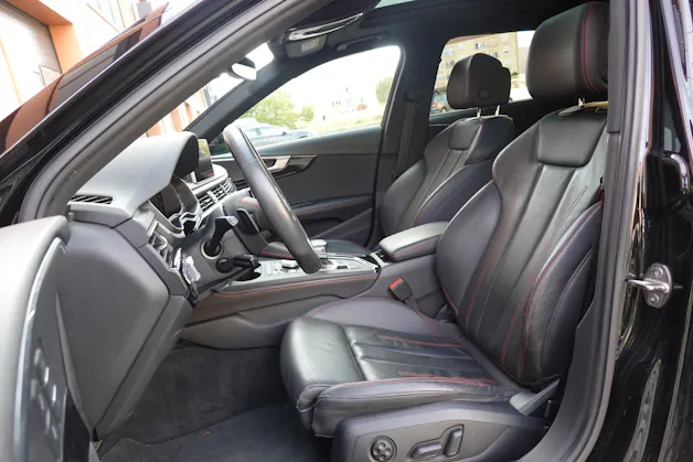 AUDI A4 Avant 40 TDI Sport quattro "* CH Auto * Service Audi * Toit Ouvrant * Head-Up Display * Attelage * Cuir * Son Bang&Olufsen *"