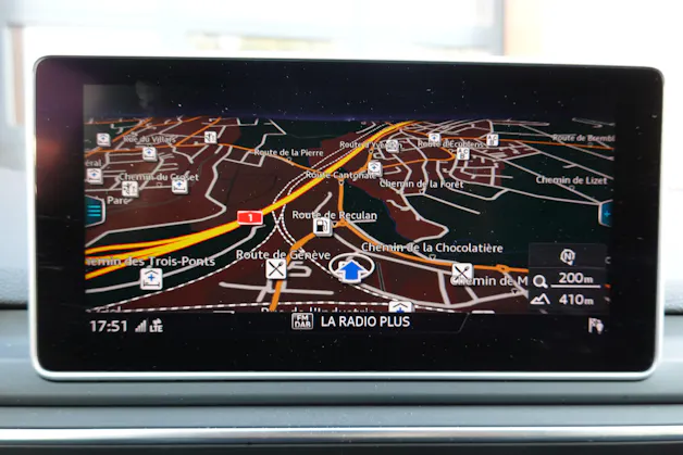 AUDI A4 Avant 40 TDI Sport quattro "* CH Auto * Service Audi * Toit Ouvrant * Head-Up Display * Attelage * Cuir * Son Bang&Olufsen *"