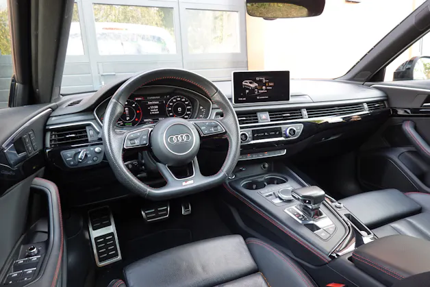 AUDI A4 Avant 40 TDI Sport quattro "* CH Auto * Service Audi * Toit Ouvrant * Head-Up Display * Attelage * Cuir * Son Bang&Olufsen *"