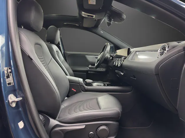 MERCEDES-BENZ GLA 180 Style 7G-DCT