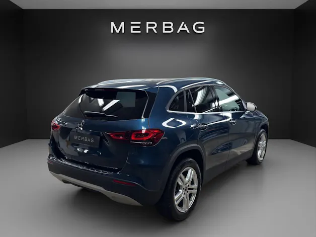 MERCEDES-BENZ GLA 180 Style 7G-DCT
