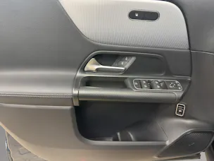 MERCEDES-BENZ GLA 180 Style 7G-DCT
