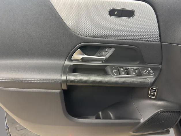 MERCEDES-BENZ GLA 180 Style 7G-DCT