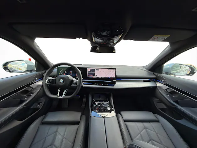 BMW 540d xDrive Touring M Sport PRO * BROOKLYN GRAU * ICONIC GLOW * BELÜFTETE SITZE *