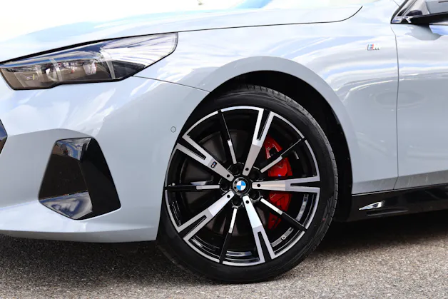 BMW 540d xDrive Touring M Sport PRO * BROOKLYN GRAU * ICONIC GLOW * BELÜFTETE SITZE *