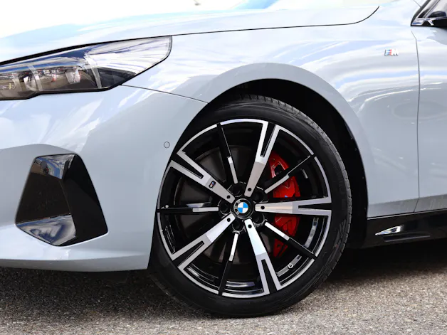 BMW 540d xDrive Touring M Sport PRO * BROOKLYN GRAU * ICONIC GLOW * BELÜFTETE SITZE *