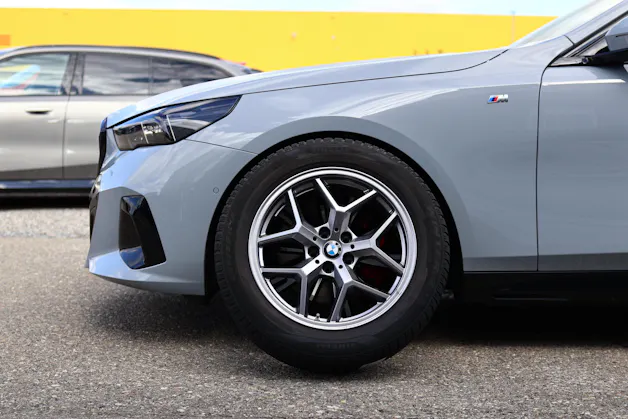 BMW 540d xDrive Touring M Sport PRO * BROOKLYN GRAU * ICONIC GLOW * BELÜFTETE SITZE *