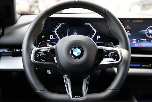BMW 540d xDrive Touring M Sport PRO * BROOKLYN GRAU * ICONIC GLOW * BELÜFTETE SITZE *